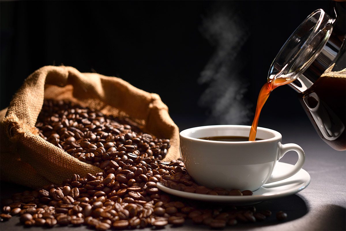 ¿Es el descafeinado realmente más sano que el café normal?